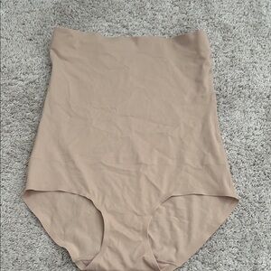 NEW Skinny Girl High-Waist Shaping Shorts - Nude